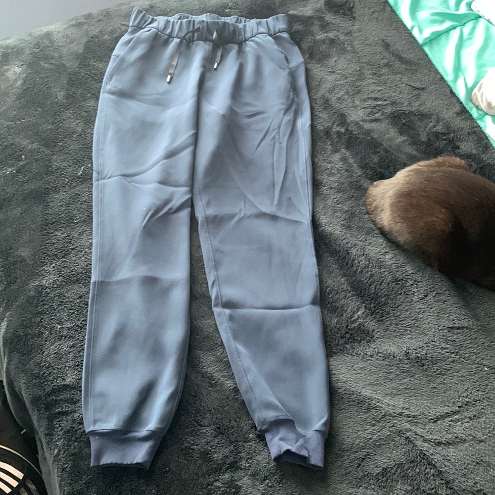 SOLD- True navy on the fly jogger